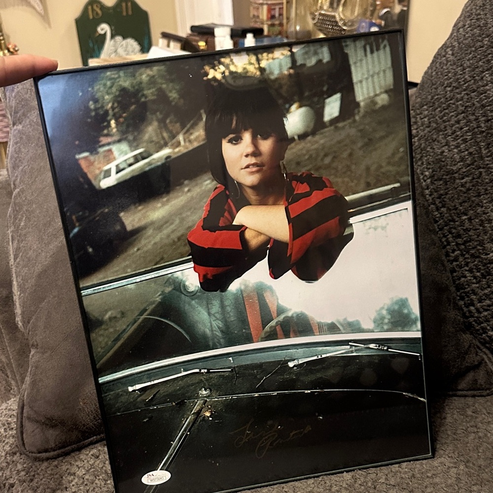 Signed Original Photo  Linda Ronstadt Aprox 14x11 JSA COA